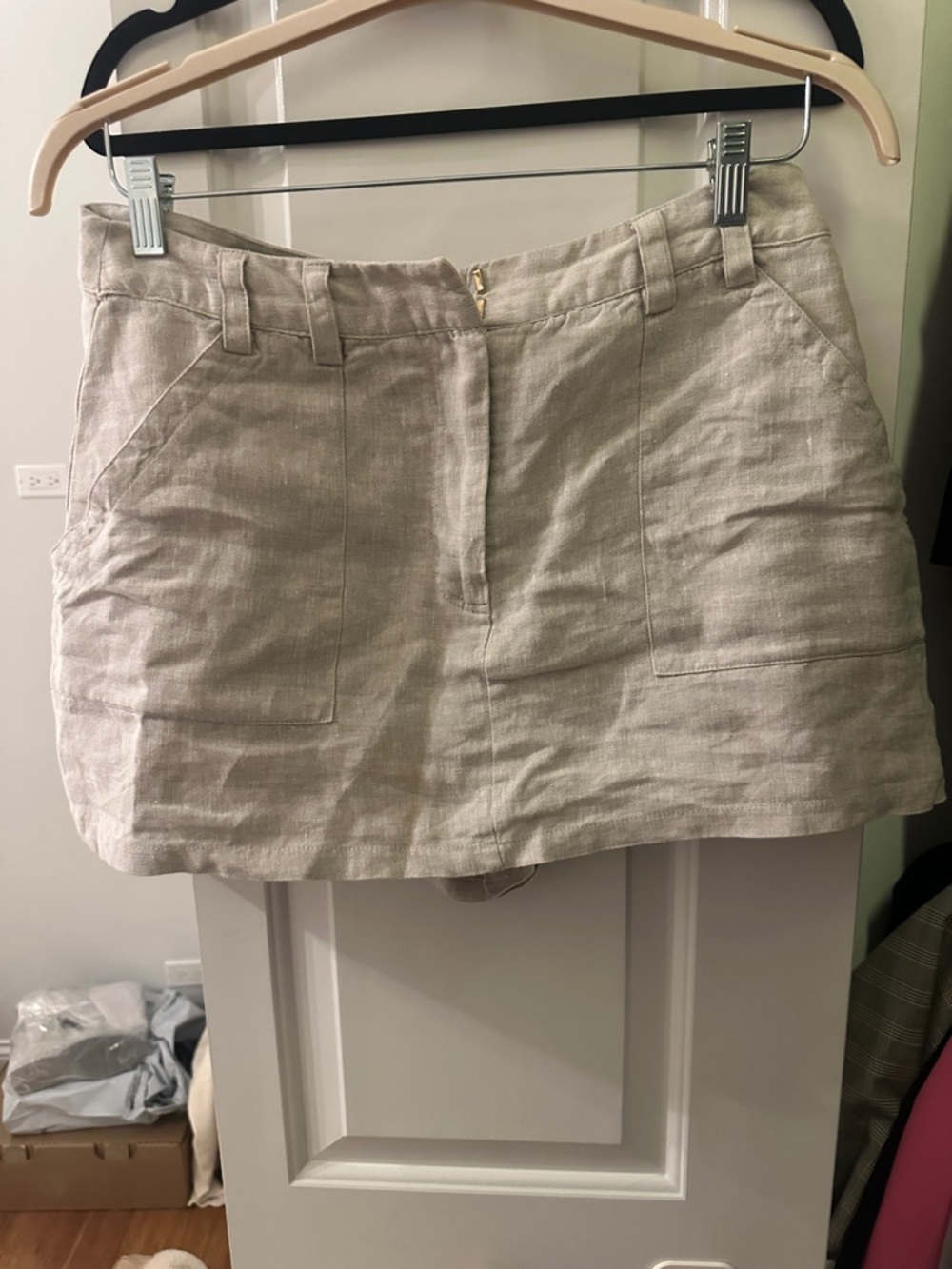 DISSH Light Beige Linen-Blend Mini Skirt with Patch Pockets